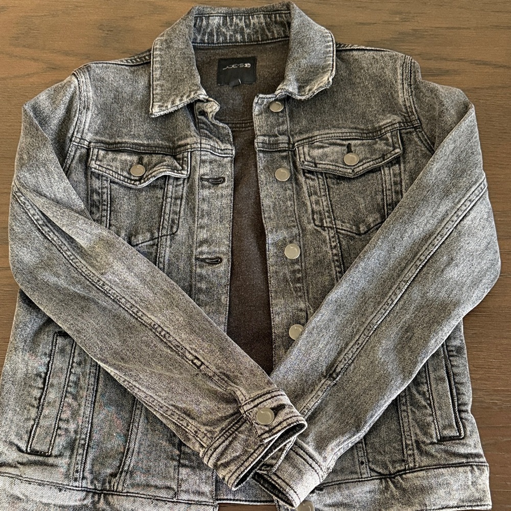 Joe’s small women’s faded blackish-Gray Denim Jacket
Never worn